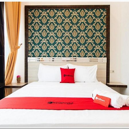 Reddoorz Plus @ Centrium Katamso Medan Esterno foto