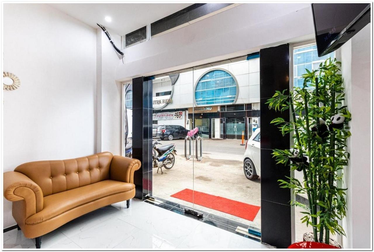 Reddoorz Plus @ Centrium Katamso Medan Esterno foto