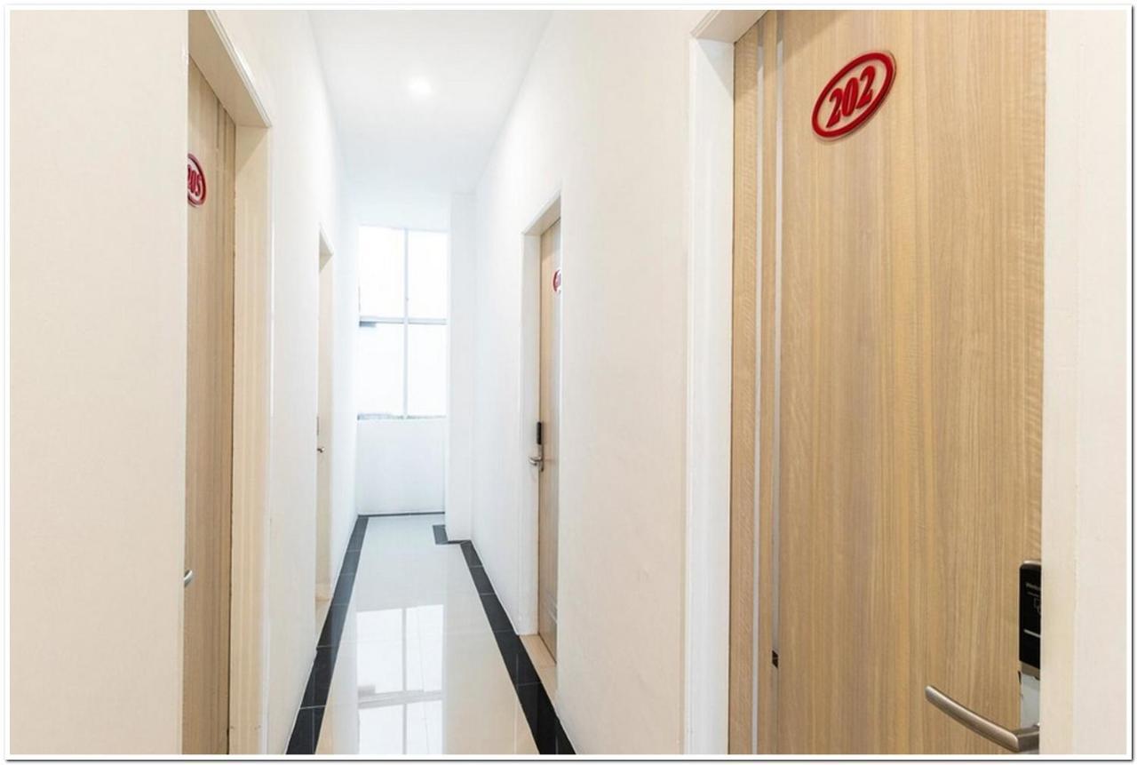 Reddoorz Plus @ Centrium Katamso Medan Esterno foto