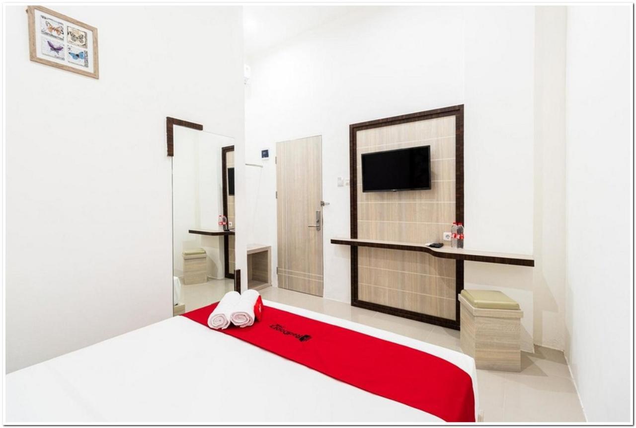 Reddoorz Plus @ Centrium Katamso Medan Esterno foto