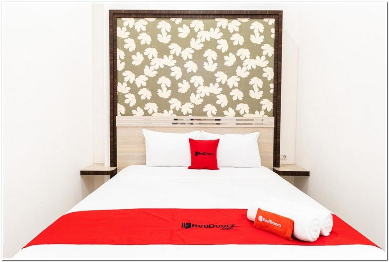 Reddoorz Plus @ Centrium Katamso Medan Esterno foto