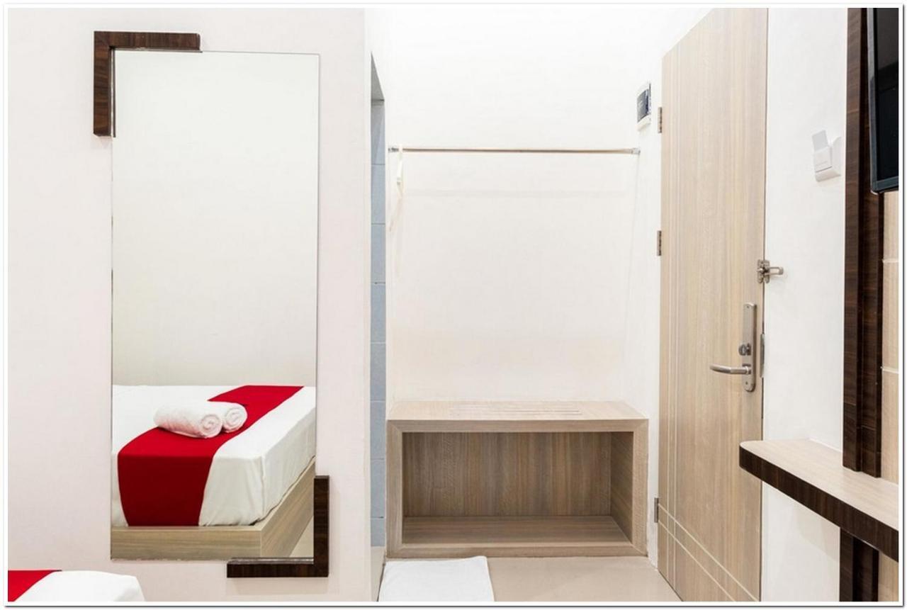 Reddoorz Plus @ Centrium Katamso Medan Esterno foto