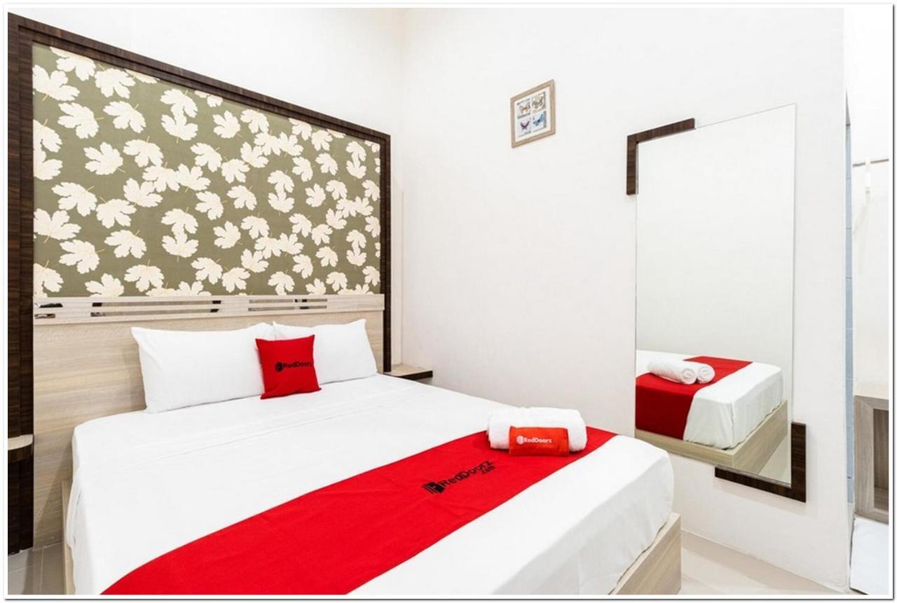 Reddoorz Plus @ Centrium Katamso Medan Esterno foto